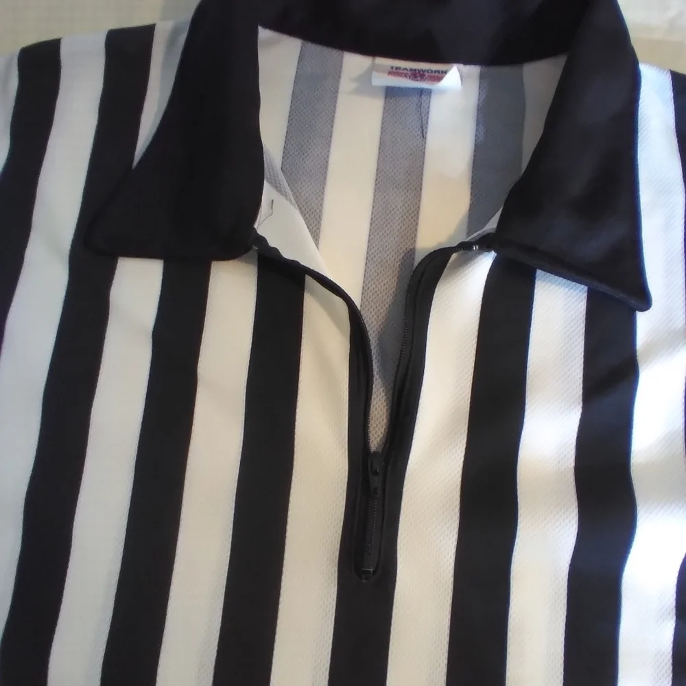 Athletic Apparel Referee Shirt Mens Size 42/ 44 Short Sleeve Sports - Picture 3 of 7